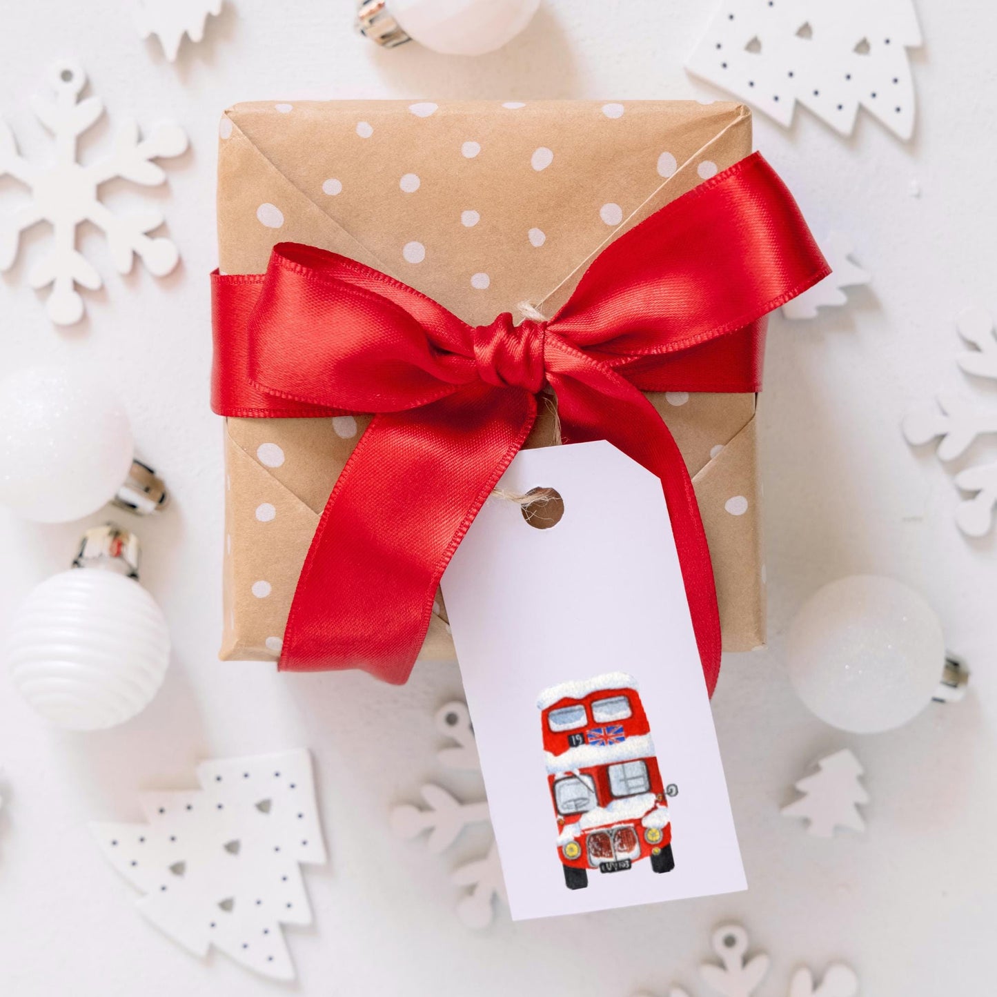 London Themed Christmas Gift Tags – Iconic London Buses, Taxi, Guard & Underground with Baker’s Twine