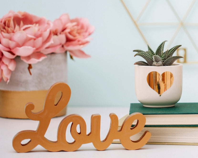 Love Free Standing Sign – Gold
